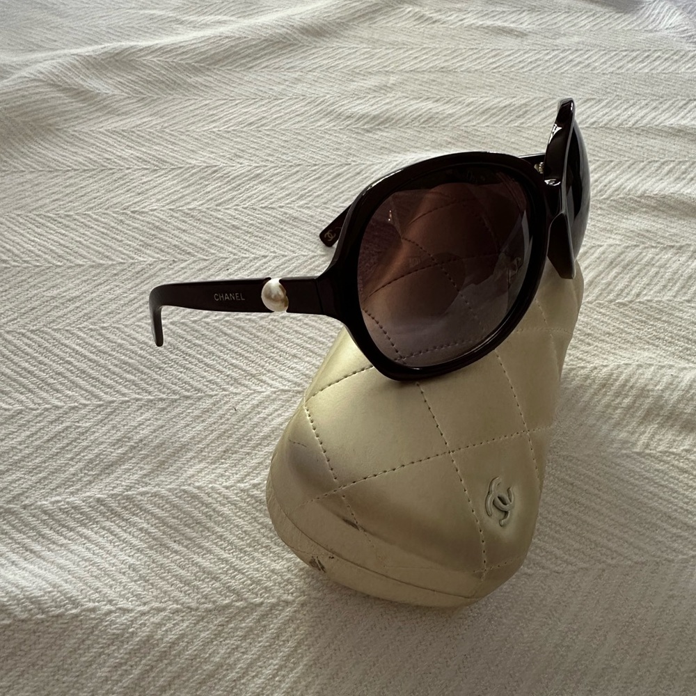 CHANEL Authentic Women’s Collection Perle Maroon Sunglasses with Tinted Lenses
